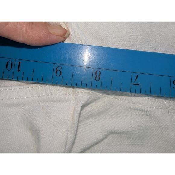 Levi's Shorts Women 10 White Denim Light Wash Mid Rise Chino Flat Front Pockets - Picture 3 of 8